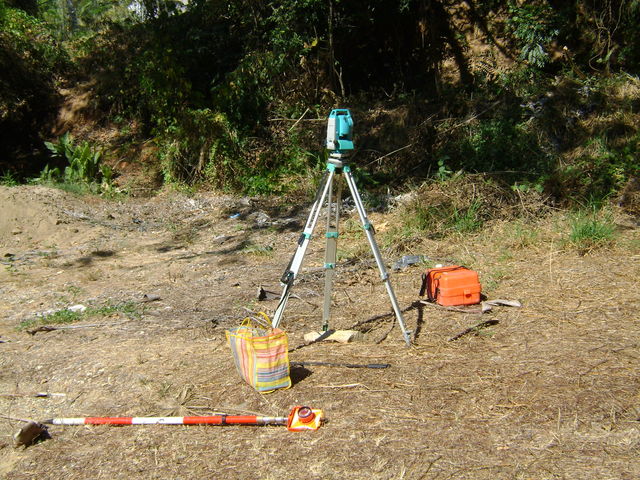 Centrando el equipo topográfico