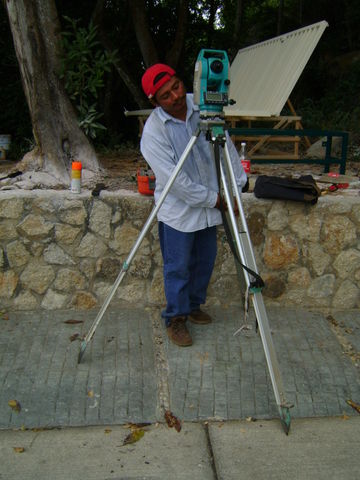 Centrando el equipo topográfico